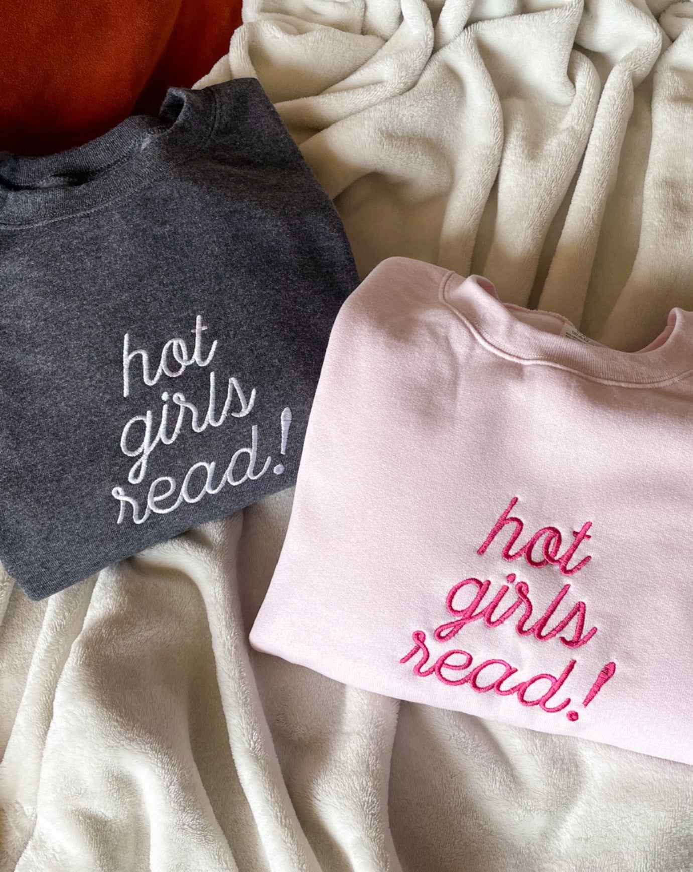 hot girls read! sweatshirt - light pink