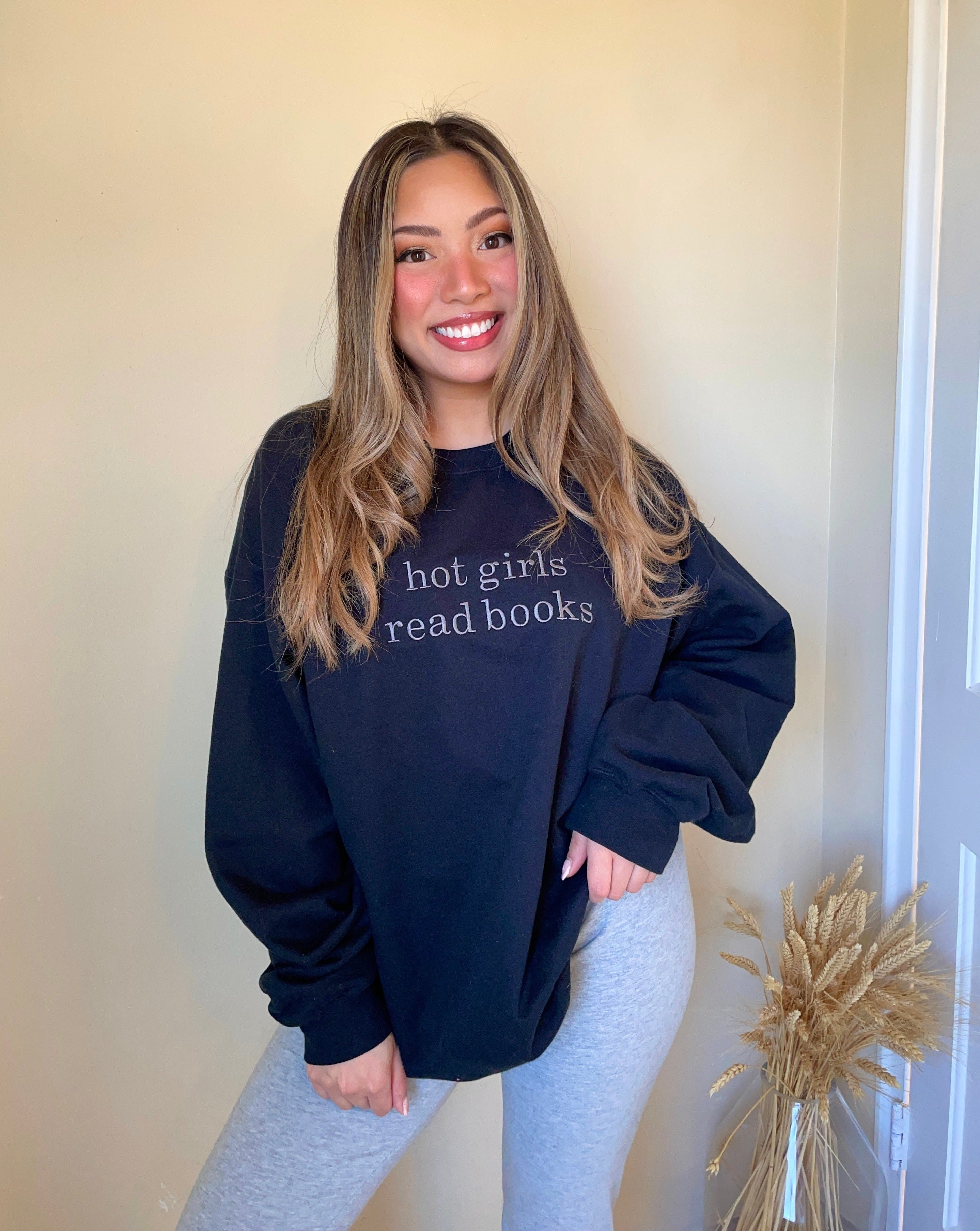Hot Girls Read Books Sweatshirt - Black