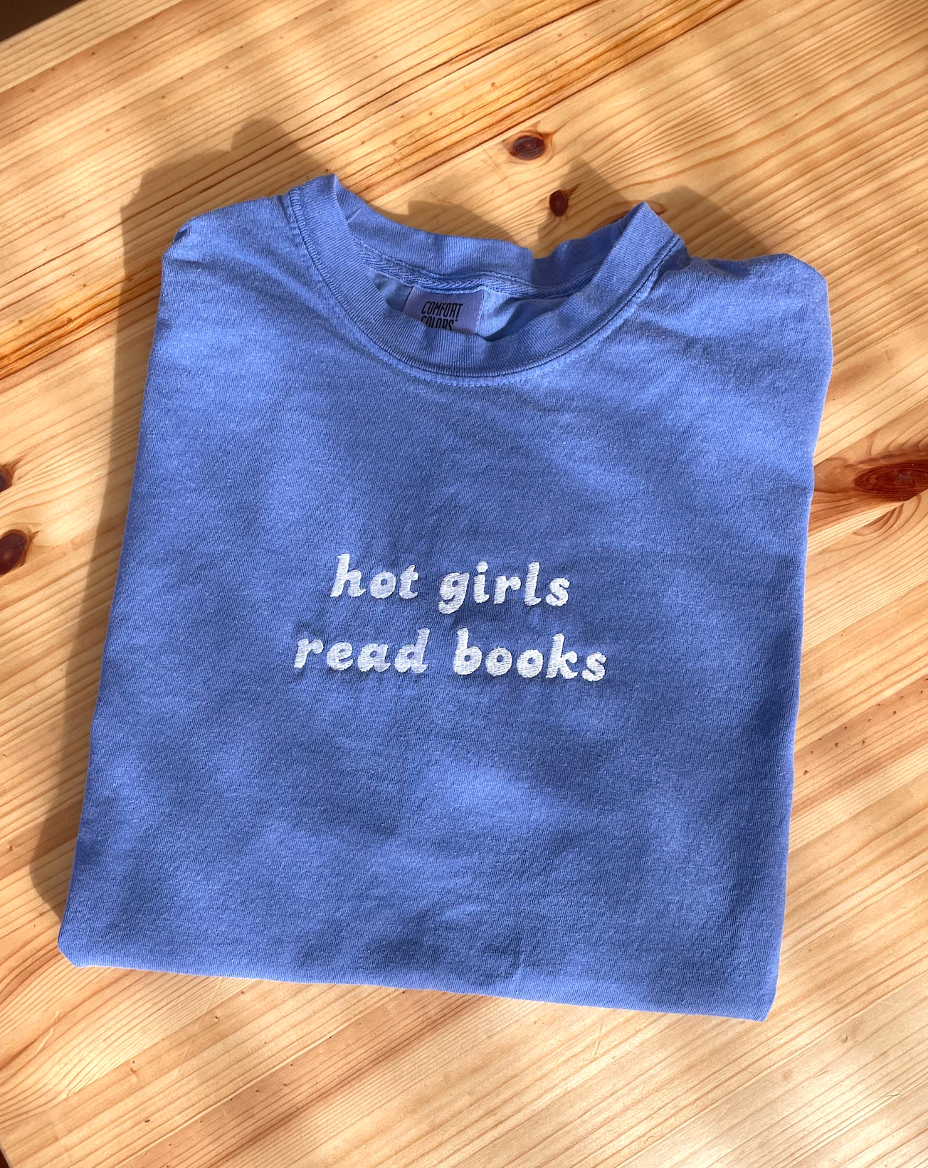 Hot Girls Read Books - Periwinkle Regular Cut T-Shirt / Bubble or Clas –  Happy Keeps