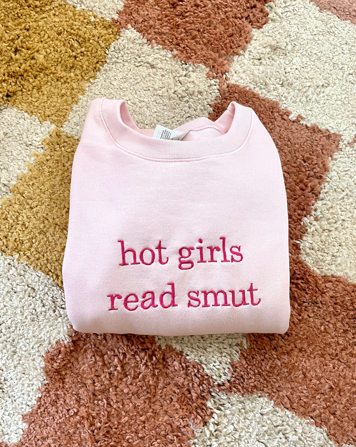hot girls read smut sweatshirt - light pink