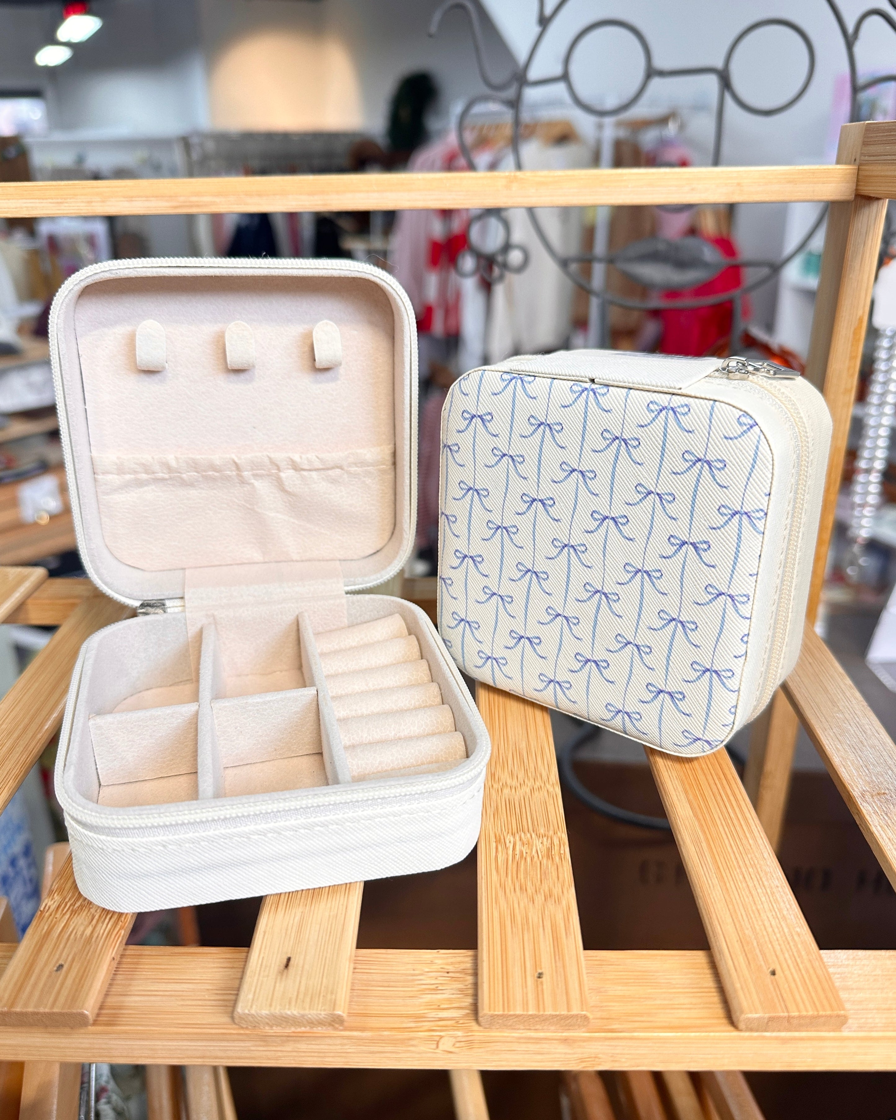 Compact Travel Jewelry Box - Blue Bows