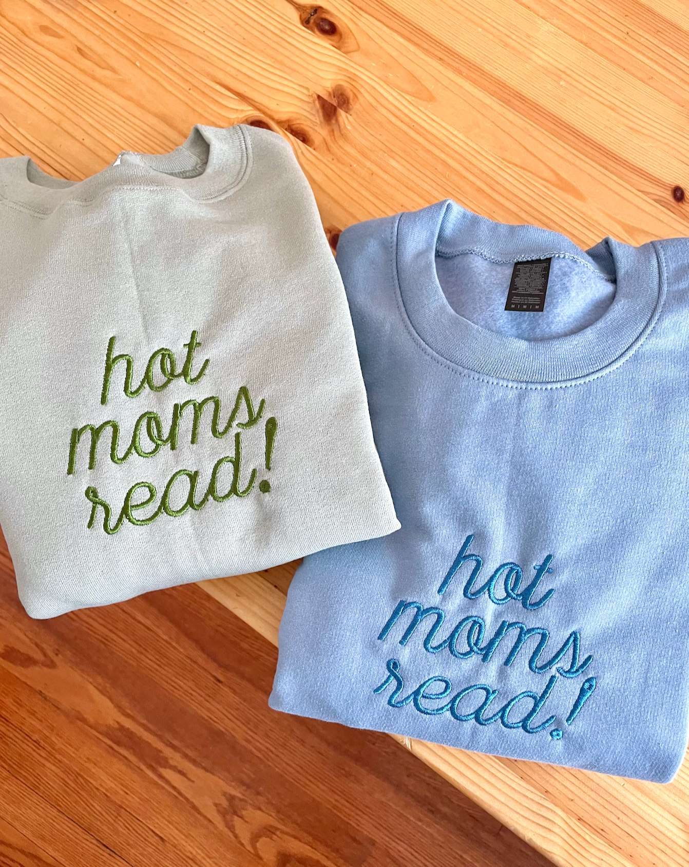 hot moms read! - Sage Green Sweatshirt