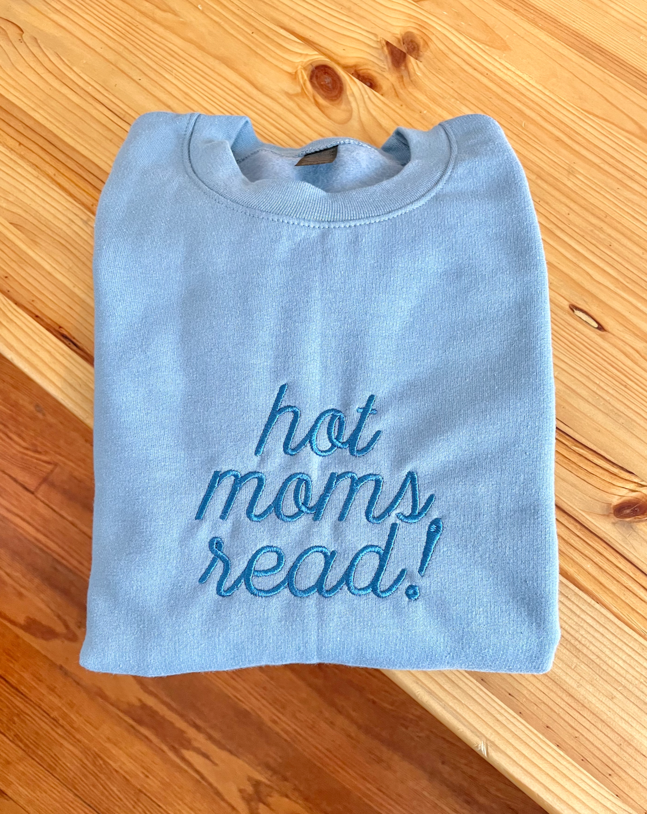 hot moms read! - Blue Sweatshirt