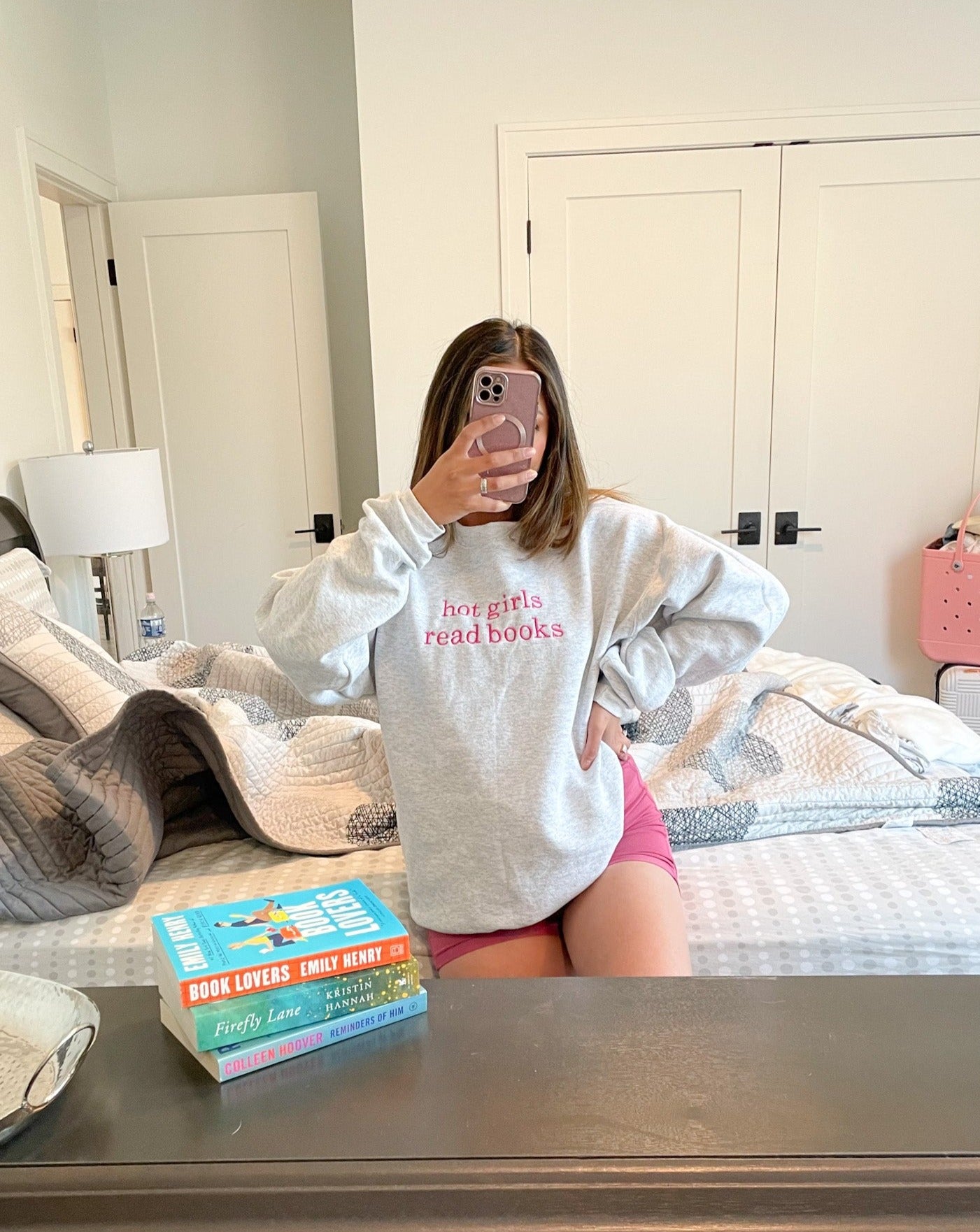 Hot Girls Read Books Light Ash Gray Crewneck - Hot Pink Thread